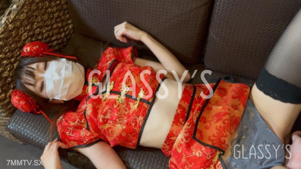 [無碼]FC2-PPV 4653393 #14 Cosplay-loving beautiful woman creampie │ GLASSY