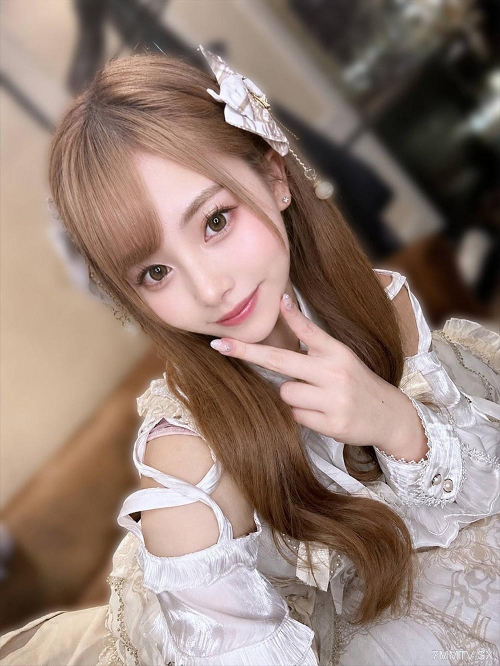 [無碼]fc2-ppv 4904121 【顏出現解禁】"粉絲快速增加中的18歲美女角色扮演者"FC2震撼登場。危險日內射稀有影像『1小時24分鐘』。※數量有限