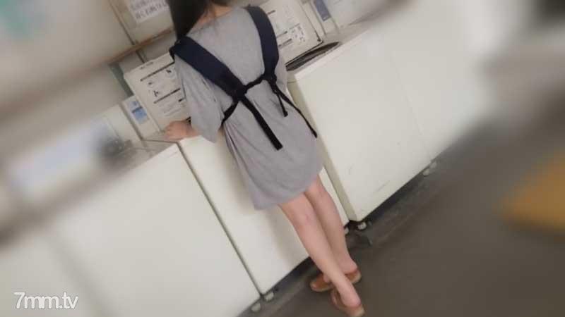 [無碼]fc2-ppv 3083428 【個人】住單間公寓的漂亮少婦，巨乳小孩帶著太活潑的孩子，靠帶人進來，在這裡看孩子為生。違背諾言，用陰道射精收集利息。 FC2-PPV-3083428